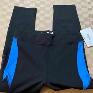 NWT S2 Sportswear Ladies Legging Size Large Capri MSRP $80 Blue Black 21” length
